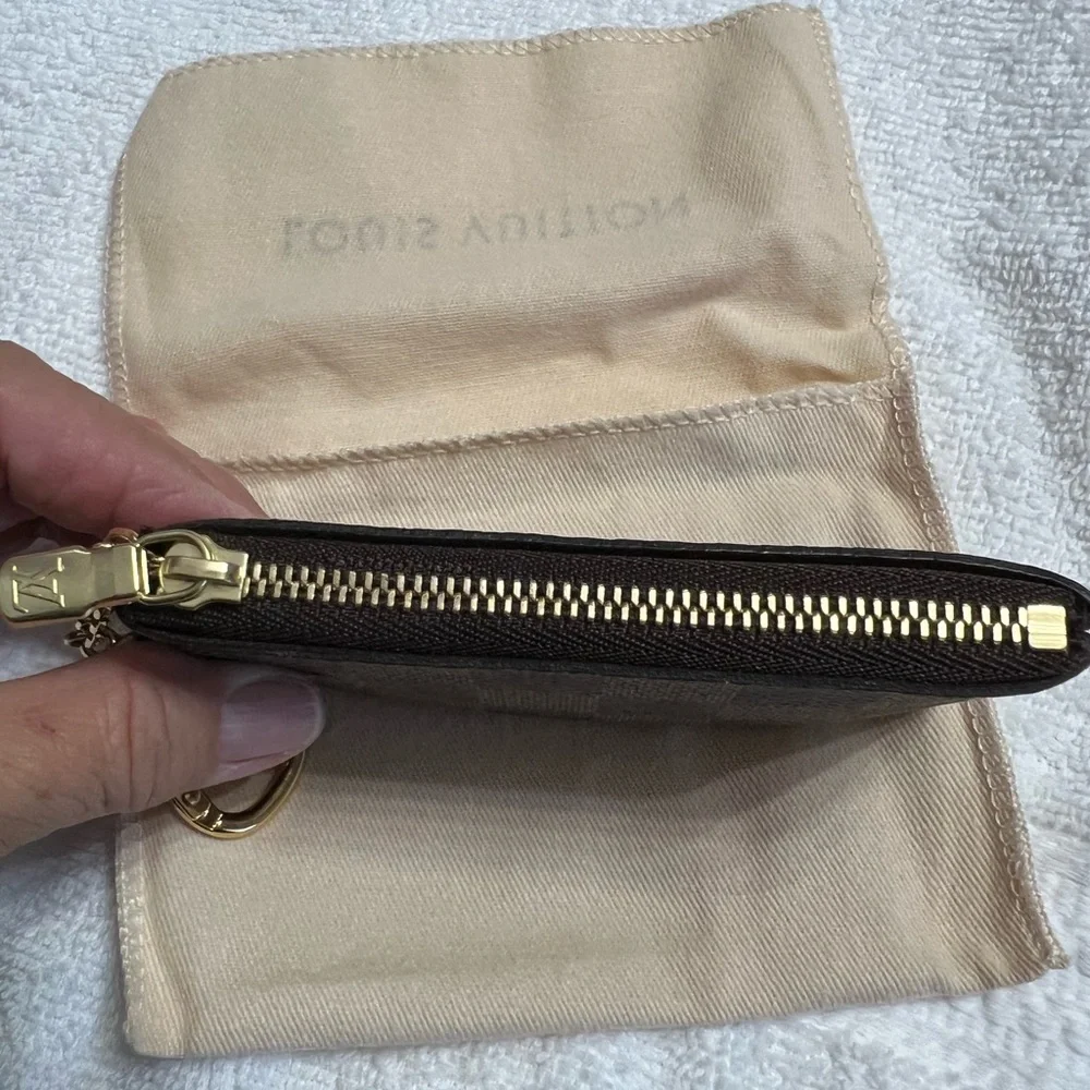 Authentic Louis Vuitton key/pouch with papers/ dust bag/box - Picture 2 of 8